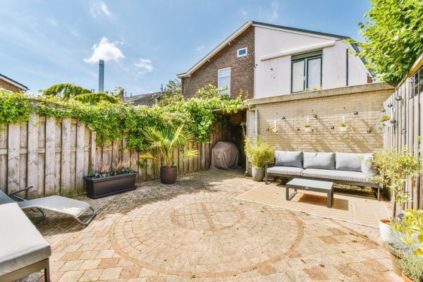 Cost of Courtyard Patio Service in Mount Pleasant